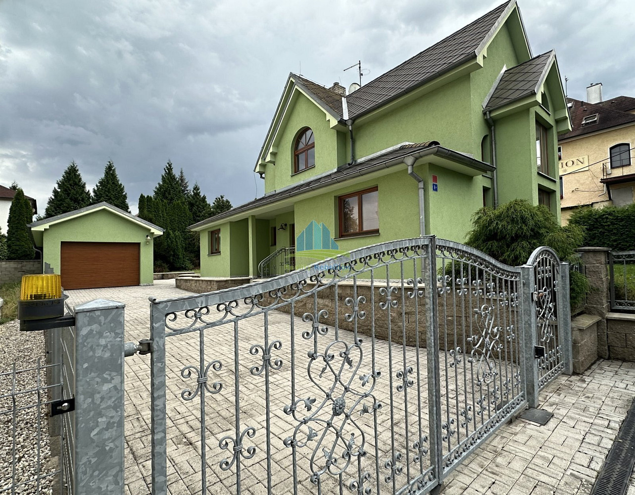 Prodej domu 135 m² s pozemkem 766 m²