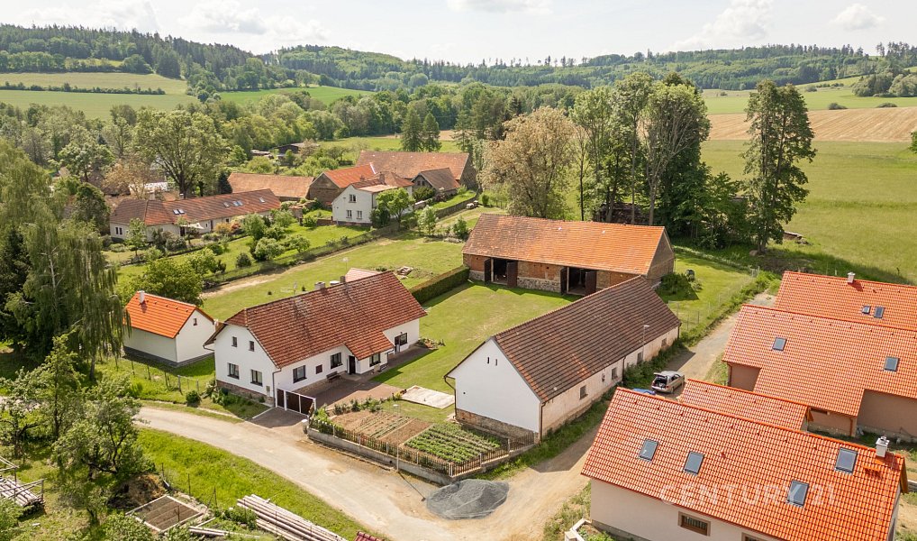 Prodej chaty/chalupy 124 m² s pozemkem 2 415 m², Načeradec – fotka 1 z 24