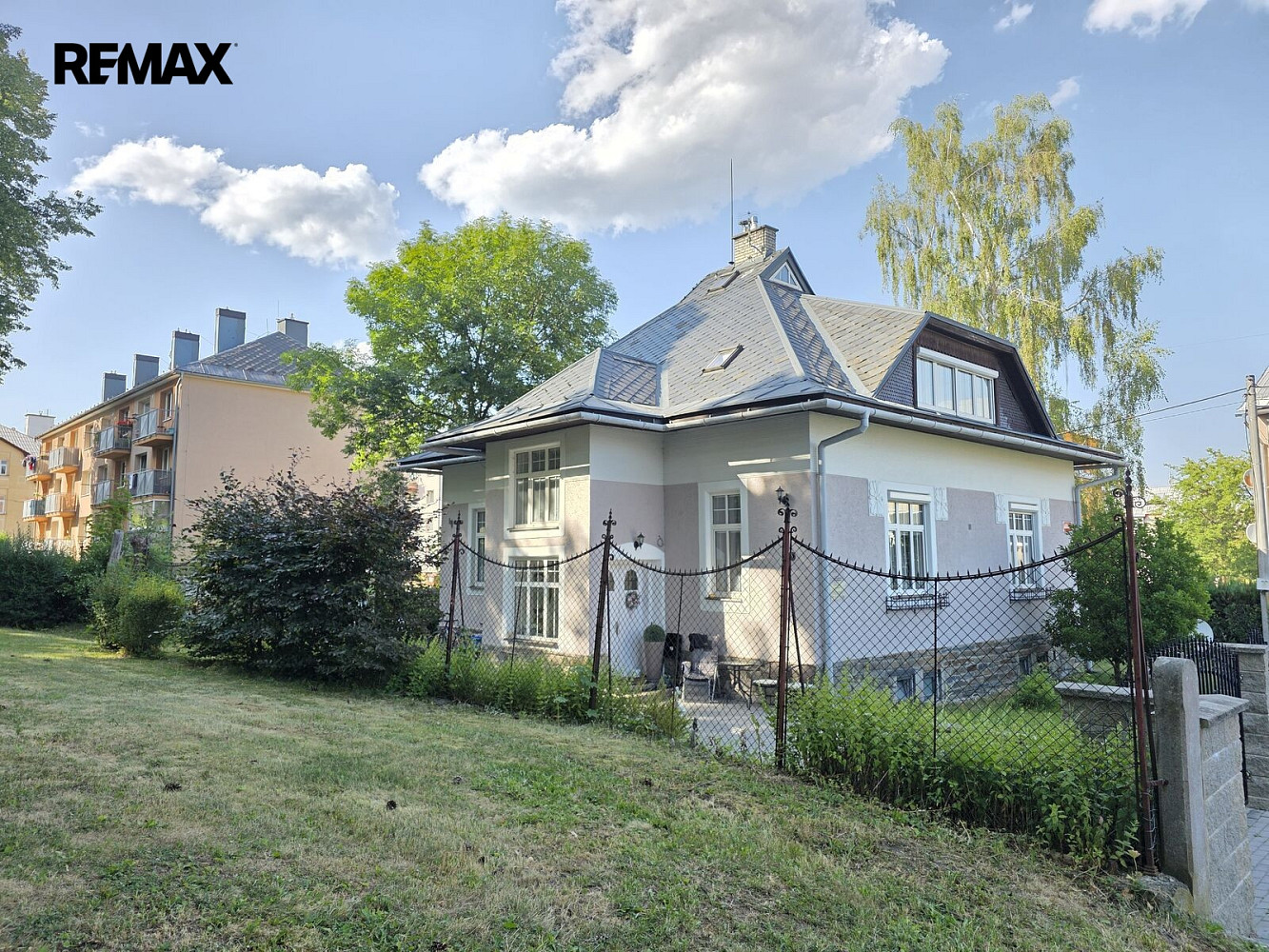 Prodej domu 240 m² s pozemkem 574 m²