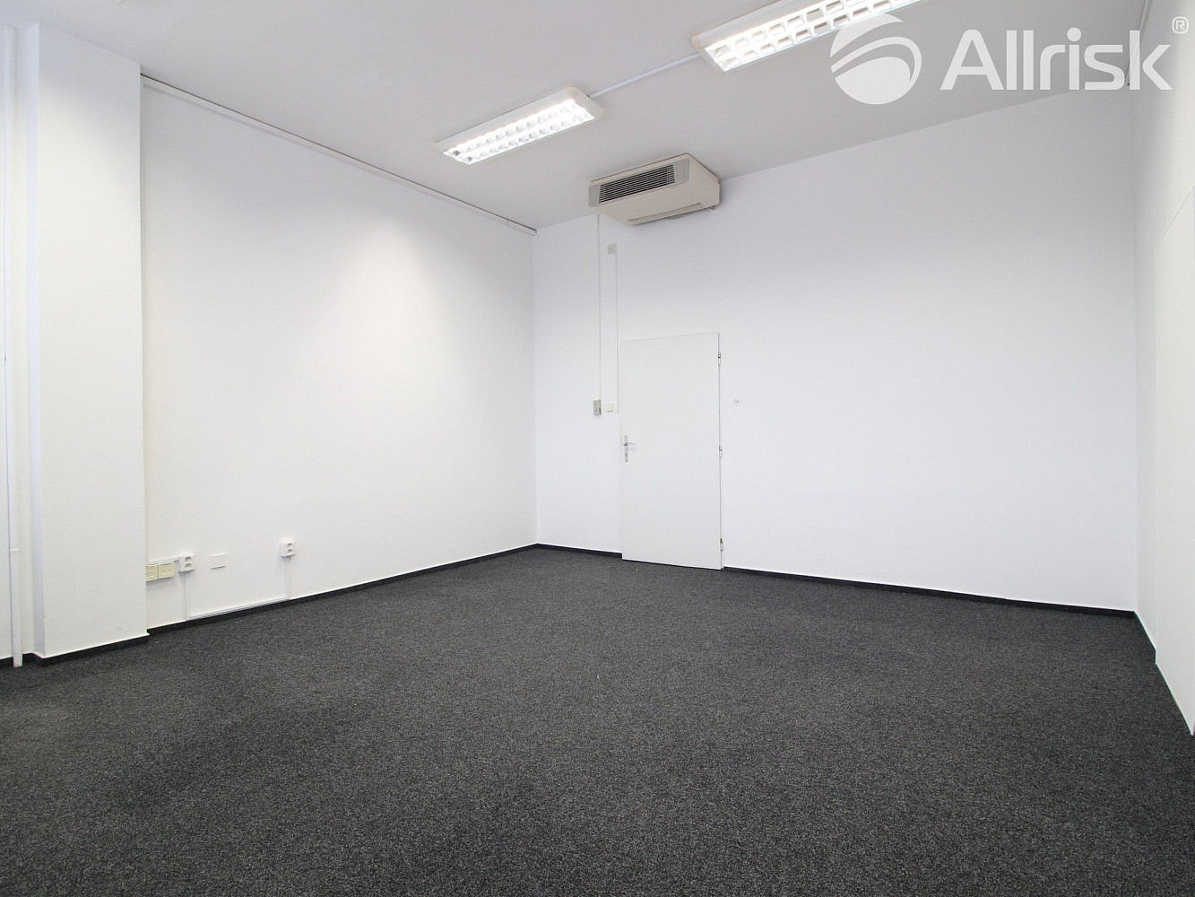 Pronájem kanceláře 100 m² – fotografie 3
