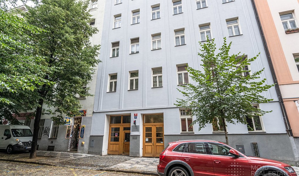 Parkovací stání k pronájmu, Praha – fotka 1 z 3