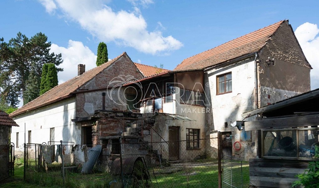 Prodej domu 200 m² s pozemkem 1 769 m², Zápy – náhled fotky 2
