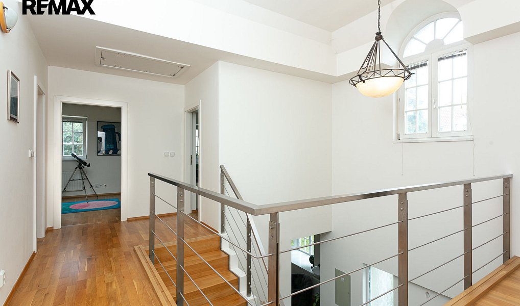 Pronájem domu 302 m² s pozemkem 737 m², Praha – náhled fotky 10