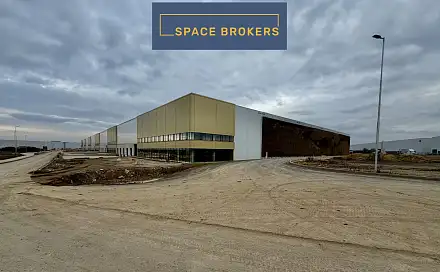 Pronájem skladovacích prostor 2 100 m², Kozomín, okres Mělník