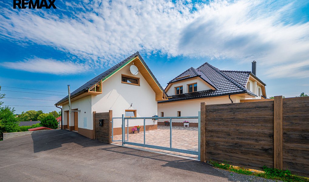 Prodej domu 350 m² s pozemkem 2 074 m², Staré Město – náhled fotky 3