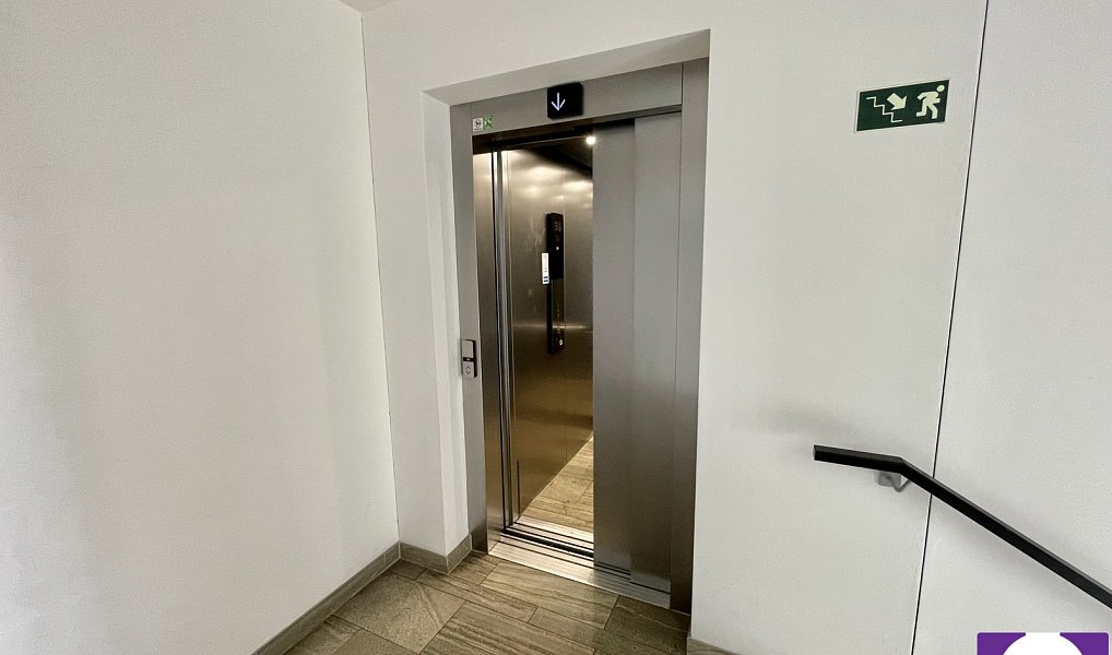 Prodej bytu 1+kk 40 m², Praha – náhled fotky 8