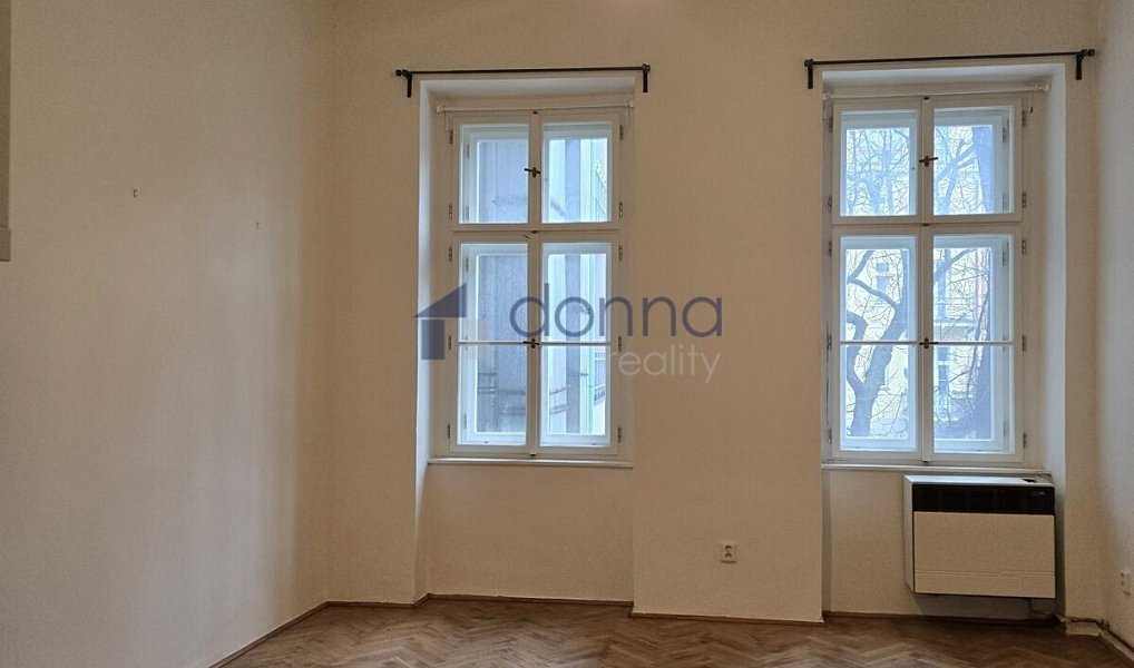 Pronájem bytu 1+kk 30 m², Praha – náhled fotky 2