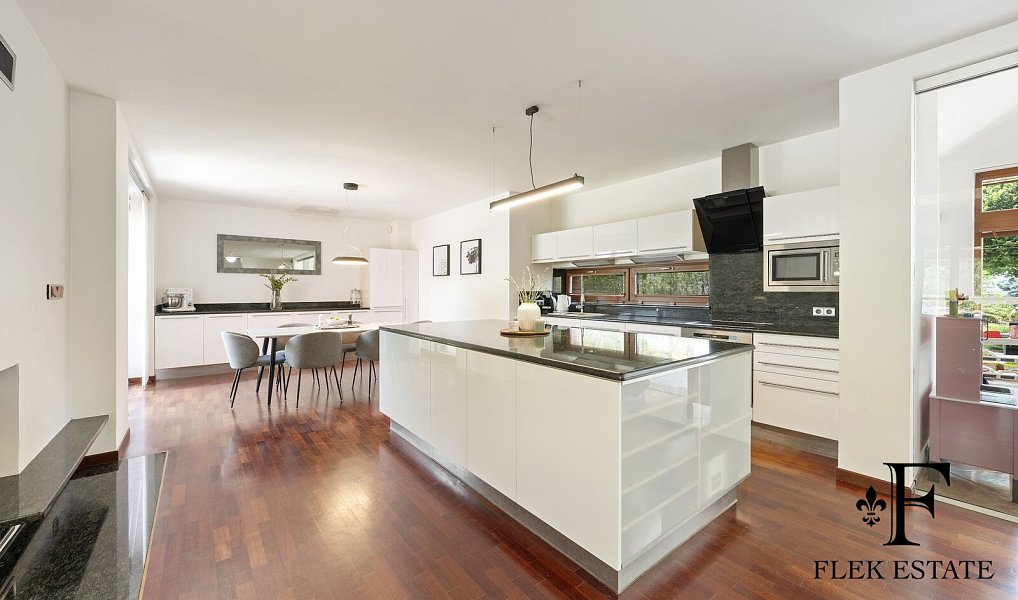 Prodej domu 371 m² s pozemkem 2 392 m², Medlov – náhled fotky 11
