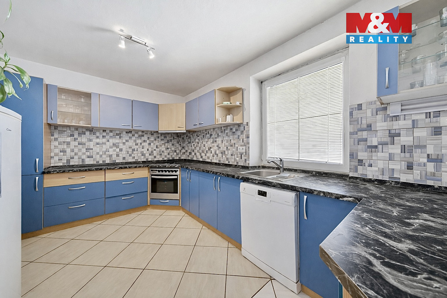 Prodej domu 302 m² s pozemkem 772 m² – fotografie 2