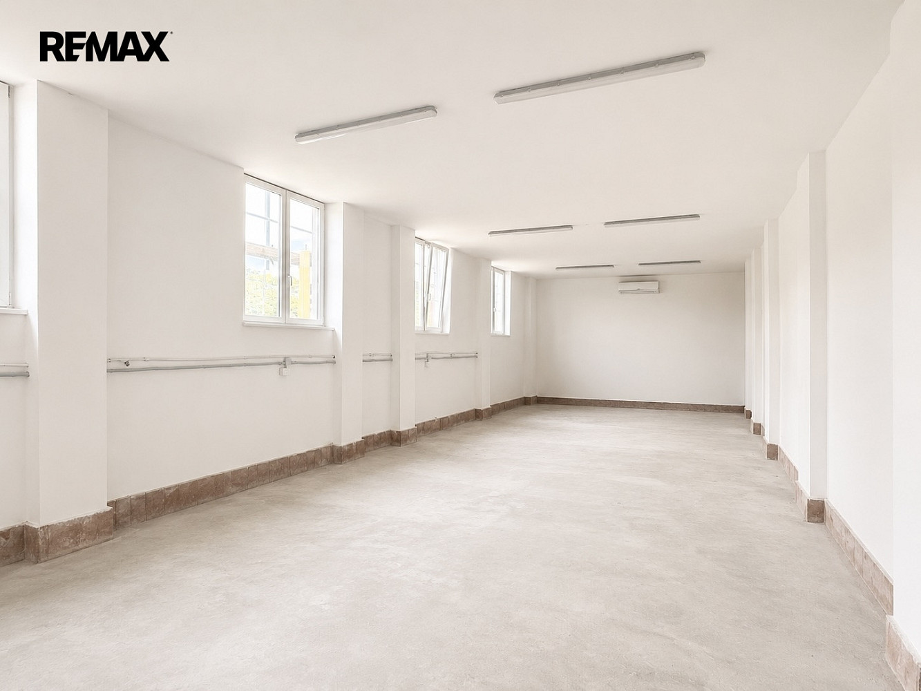 Pronájem výrobních prostor 115 m² – fotografie 3