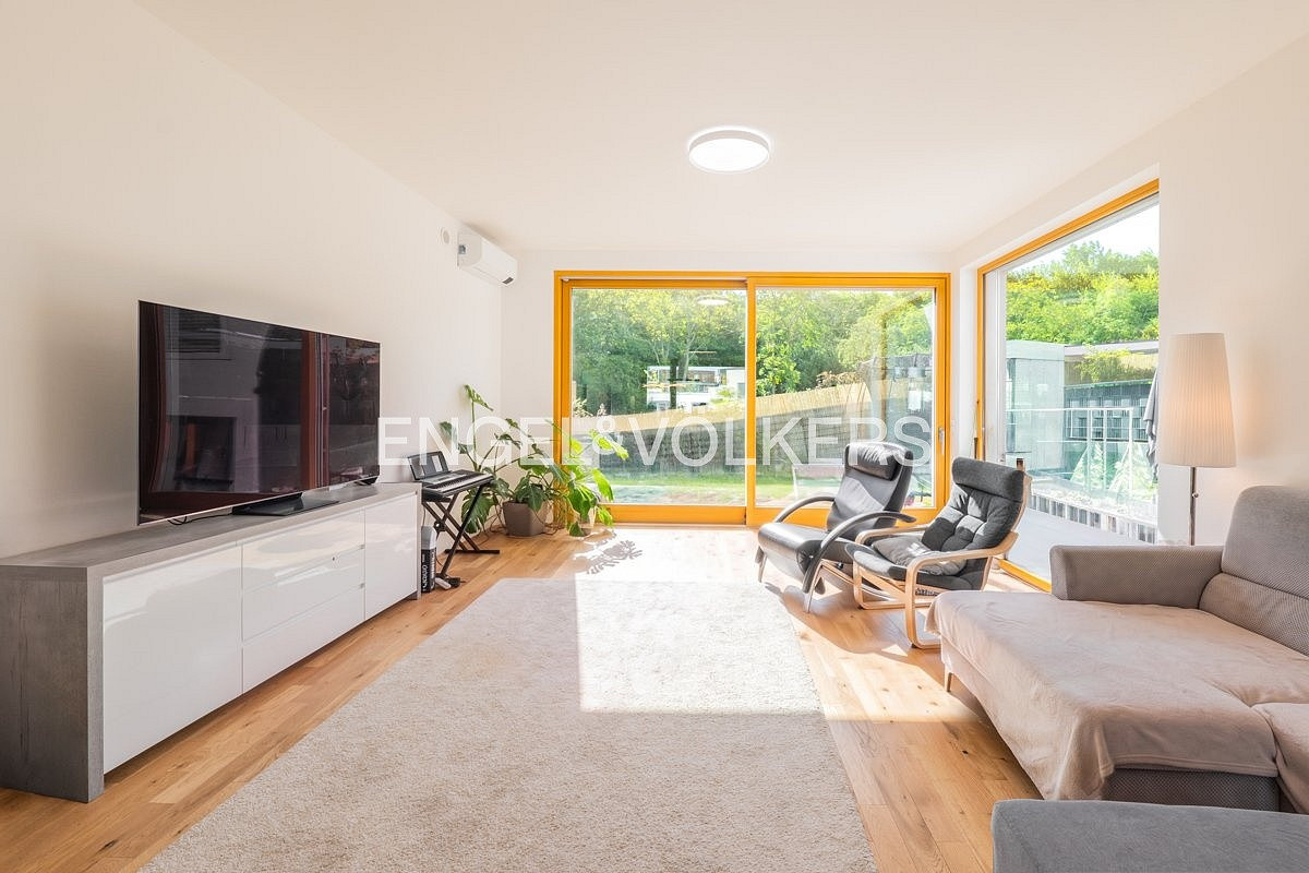 Pronájem domu 219 m² s pozemkem 341 m²