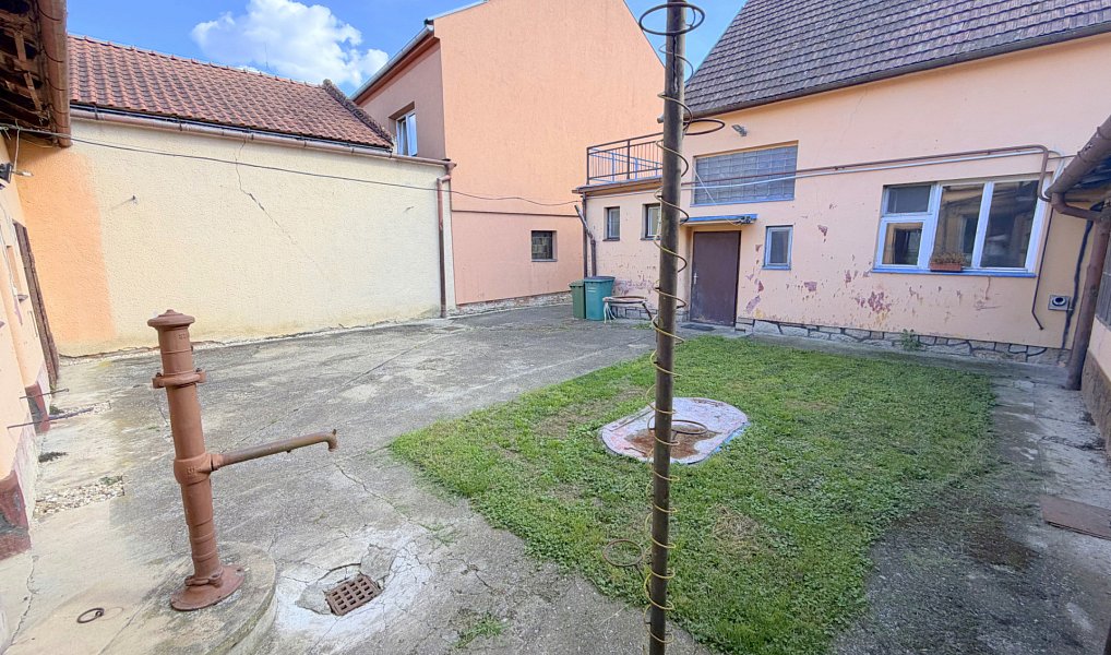 Pronájem domu 150 m² s pozemkem 1 406 m², Hluk – náhled fotky 16