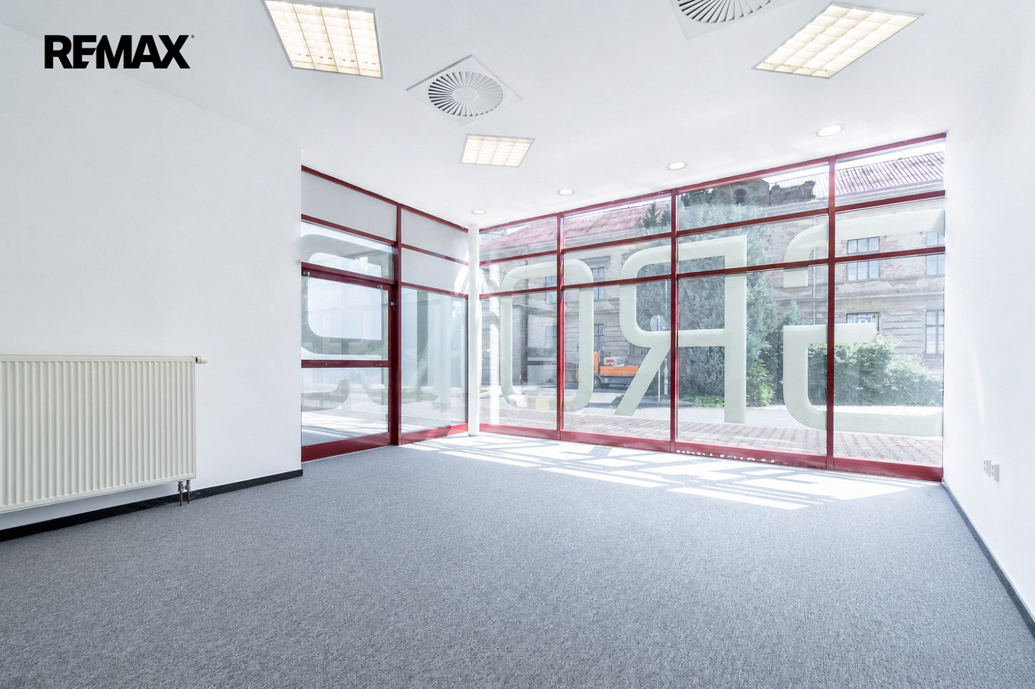 Pronájem kanceláře 250 m² – fotografie 3