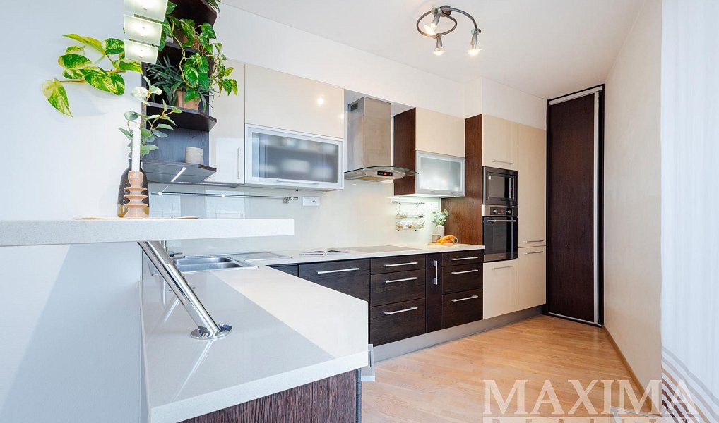 Prodej bytu 4+kk 189 m², Praha – náhled fotky 14