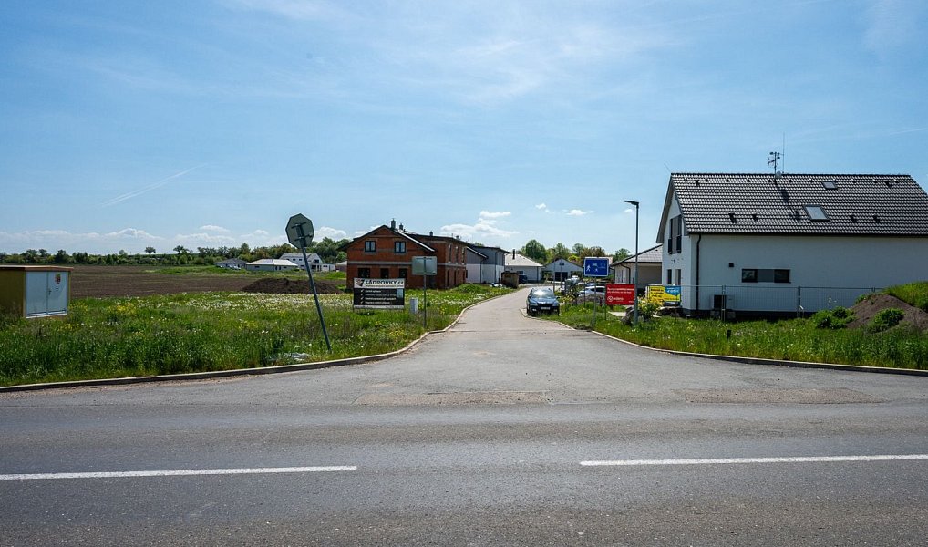 Prodej stavebního pozemku 1 213 m², Dubany – náhled fotky 7