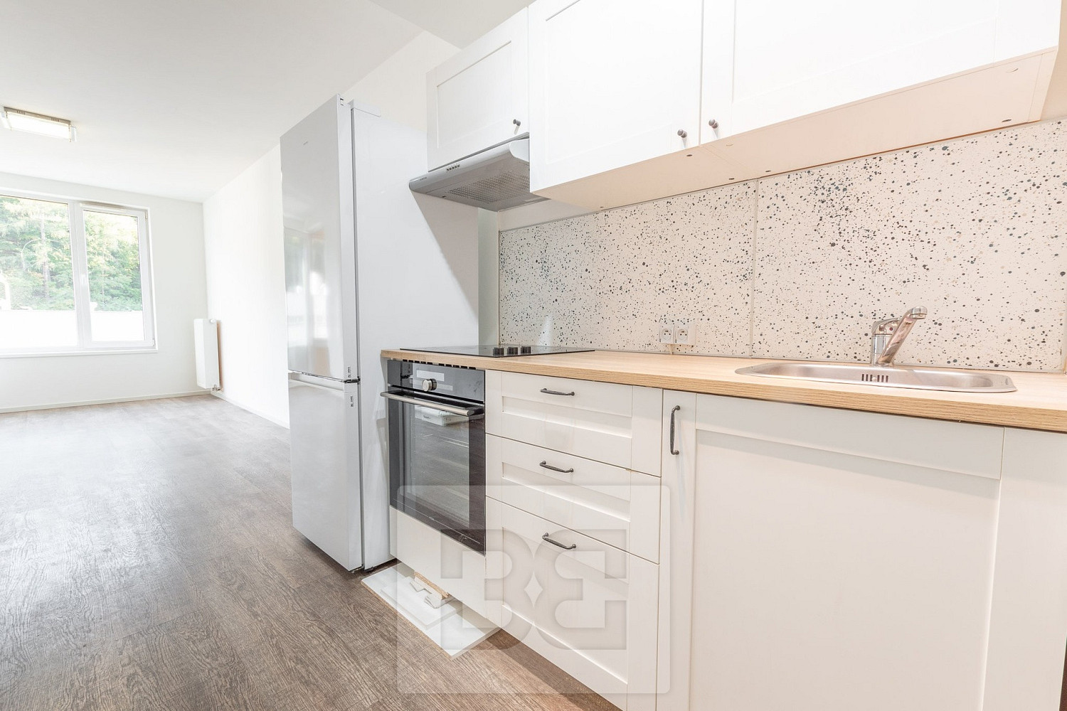 Pronájem bytu 2+kk 43 m² – fotografie 2