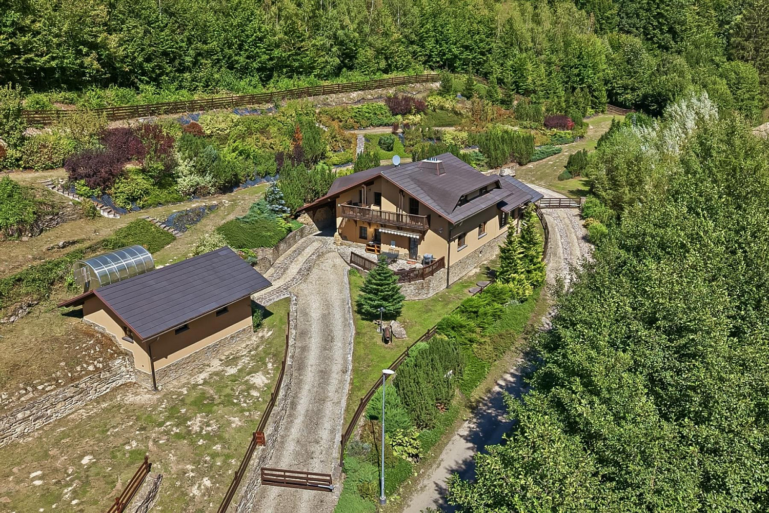 Prodej komerčního objektu (jiného typu) 247 m² – fotografie 2
