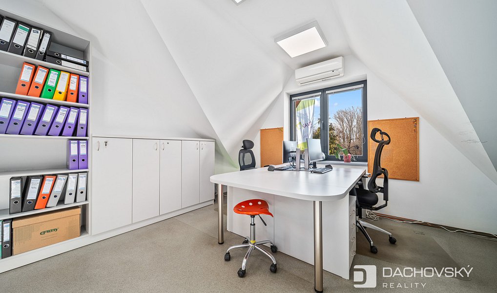 Prodej obchodních prostor 374 m², Pardubice – náhled fotky 41