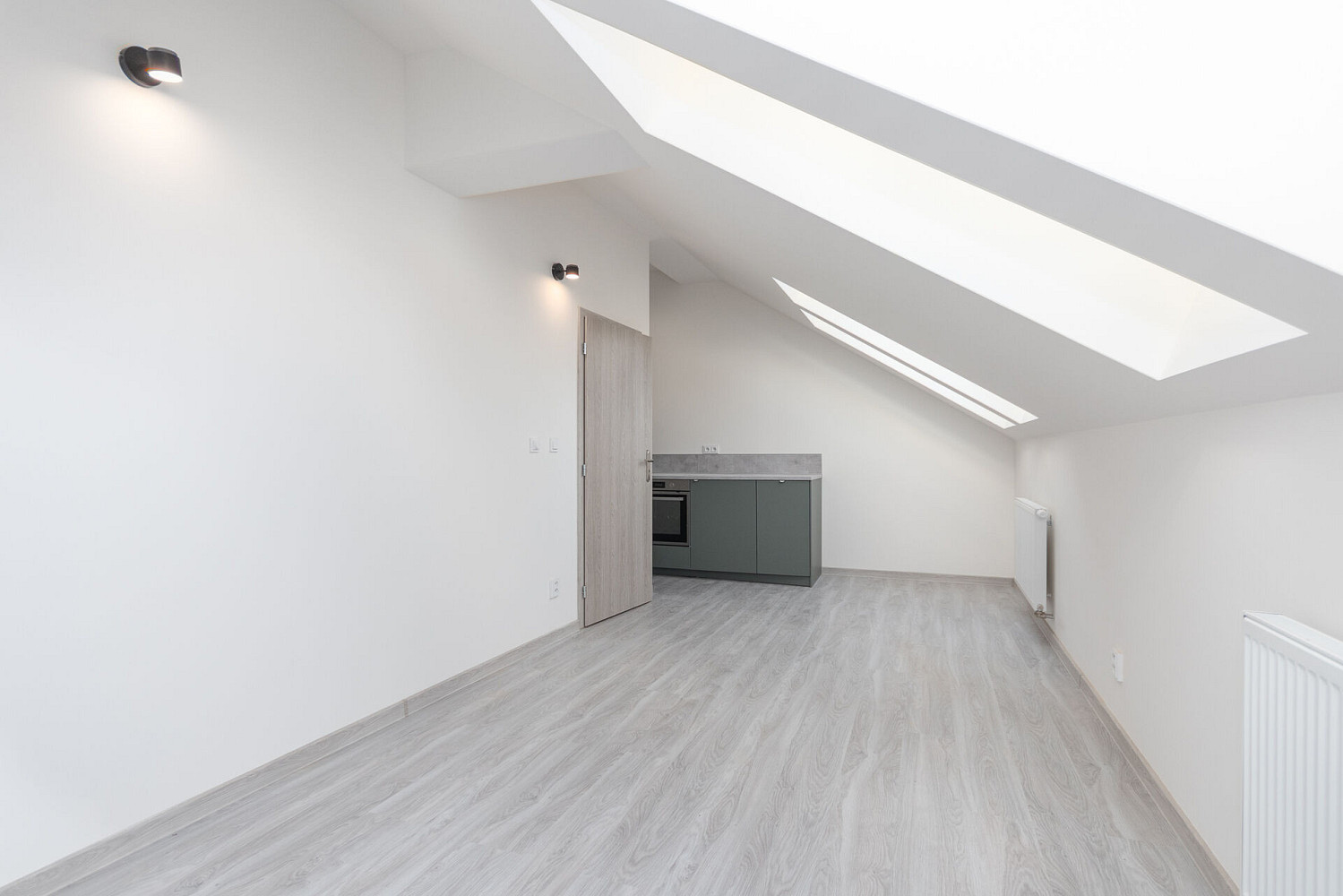 Pronájem bytu 1+kk 30 m² – fotografie 3