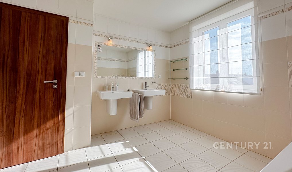 Prodej domu 216 m² s pozemkem 192 m², Znojmo – náhled fotky 8