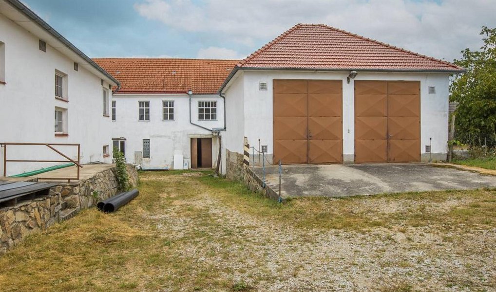 Prodej nájemního domu, činžáku 1 136 m², Nová Bystřice – náhled fotky 2
