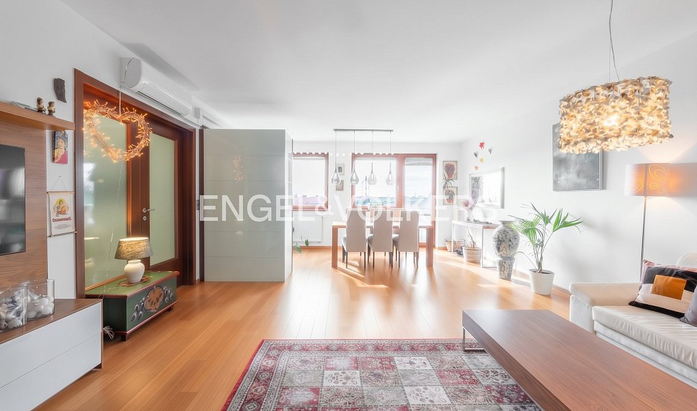 Prodej bytu 6+kk 161 m², Praha – náhled fotky 2