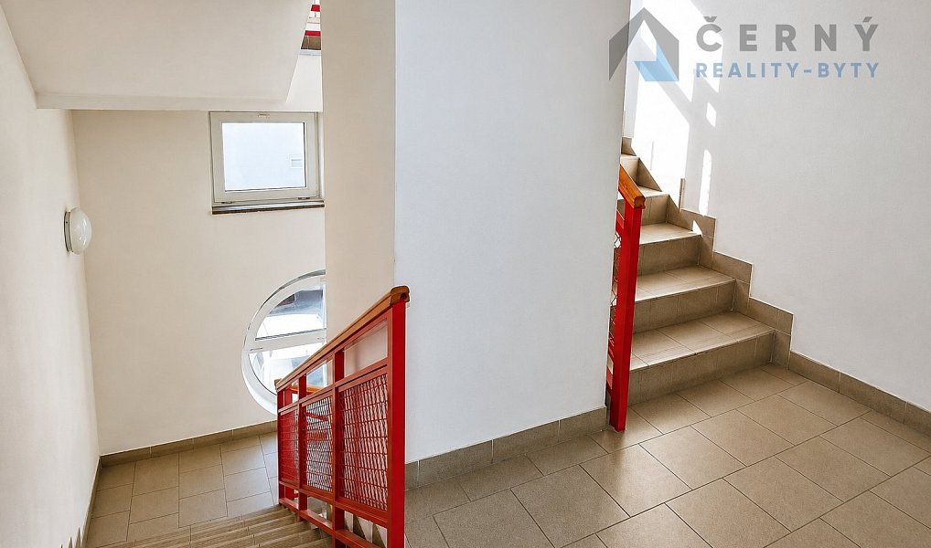 Pronájem bytu 1+kk 28 m², Liberec – náhled fotky 2