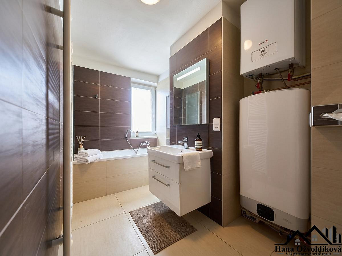 Pronájem bytu 2+1 61 m² – fotografie 3
