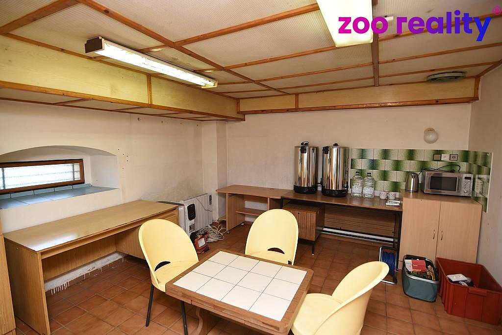 Prodej domu 1 065 m² s pozemkem 1 045 m² — photo 2