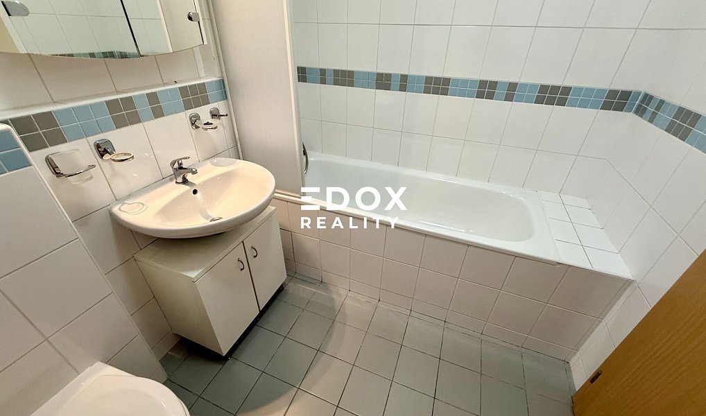 Prodej bytu 1+kk 35 m², Praha – náhled fotky 8