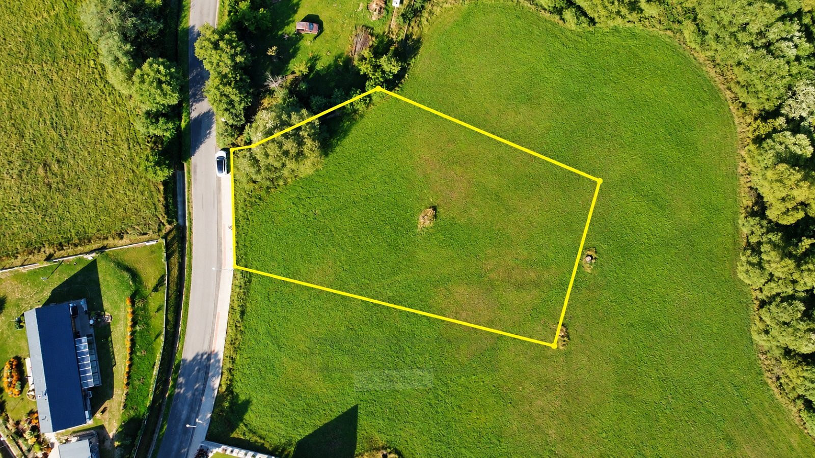 Prodej stavebního pozemku 1 975 m² – fotografie 2