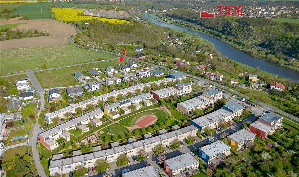 Prodej stavebního pozemku 890 m² – pohled 2