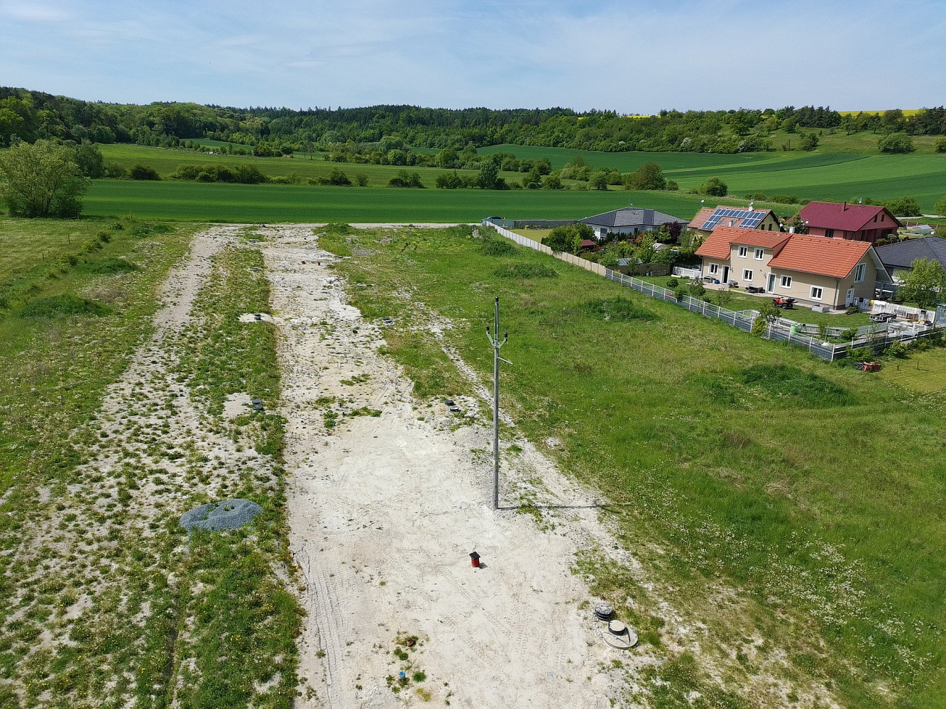 Prodej stavebního pozemku 834 m² – fotografie 3