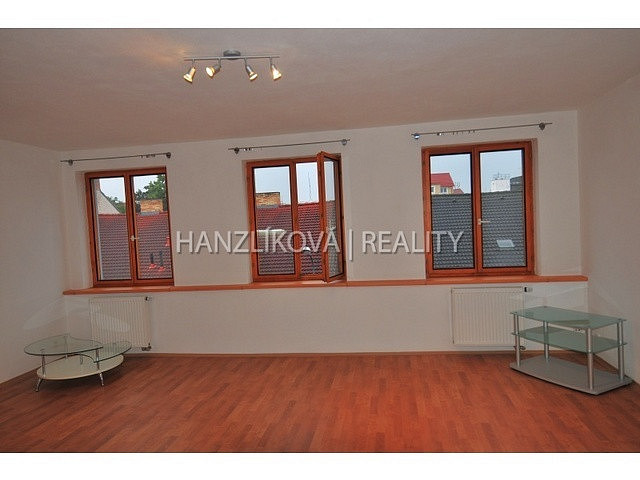 Pronájem bytu 1+kk 30 m² – fotografie 4