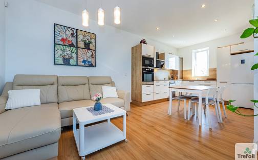 Prodej bytu 3+kk 77 m², Komenského, Šestajovice, okres Praha-východ