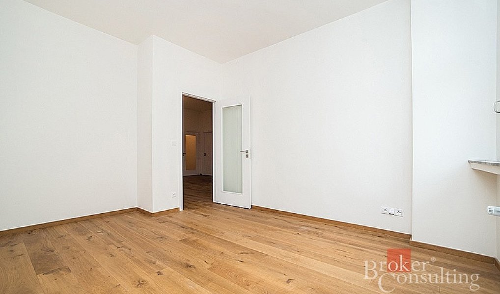 Pronájem kanceláře 110 m², Praha – náhled fotky 8