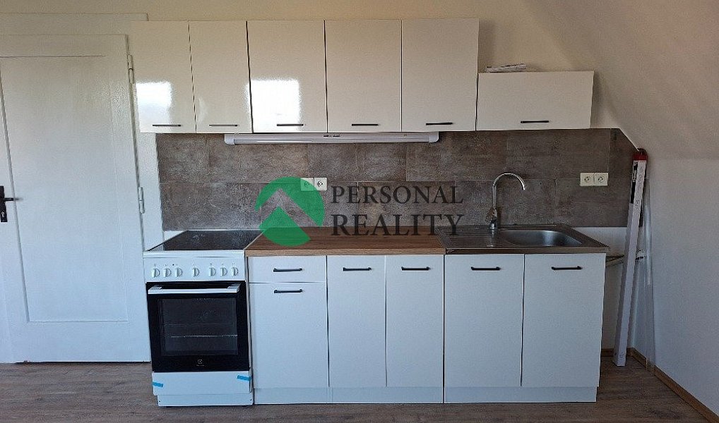 Pronájem bytu 2+kk 50 m², Jesenice – náhled fotky 4