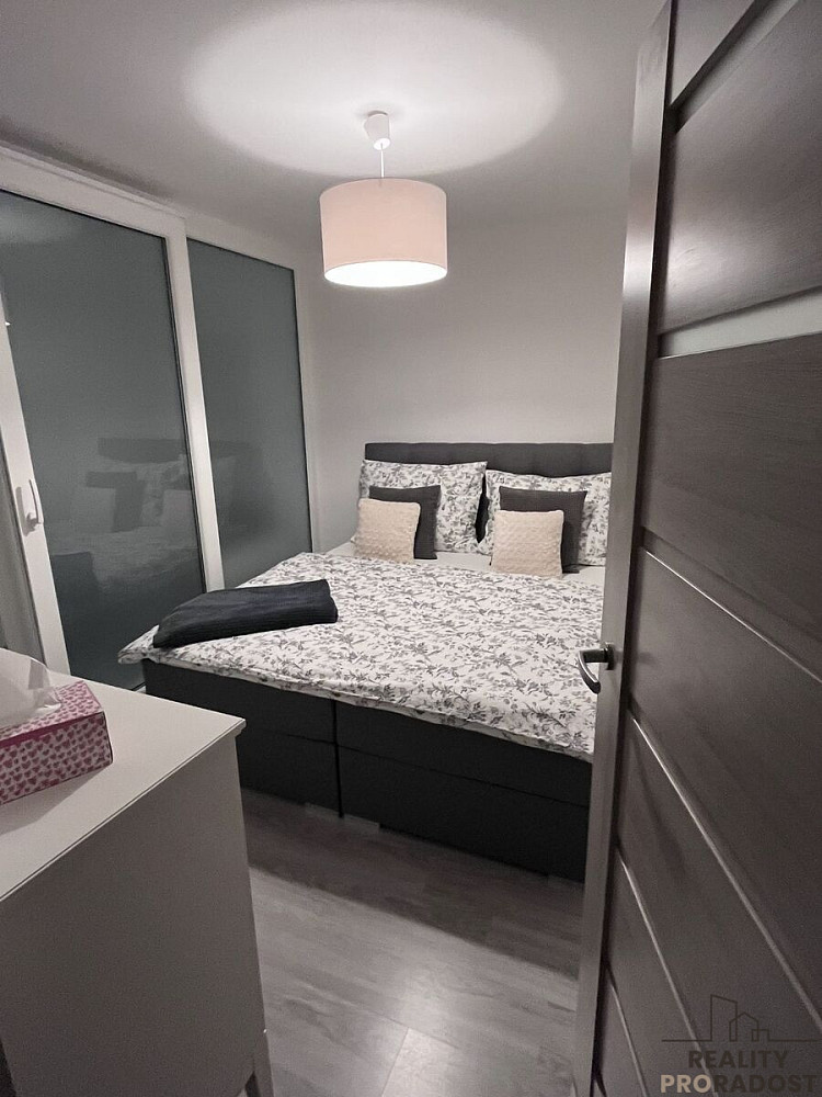 Pronájem bytu 2+kk 41 m² – fotografie 4