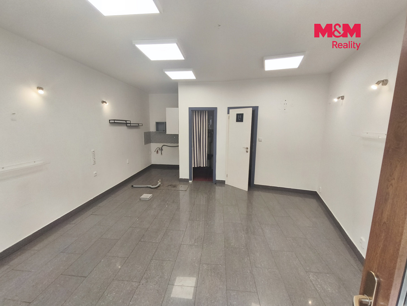 Pronájem obchodních prostor 42 m² — photo 4