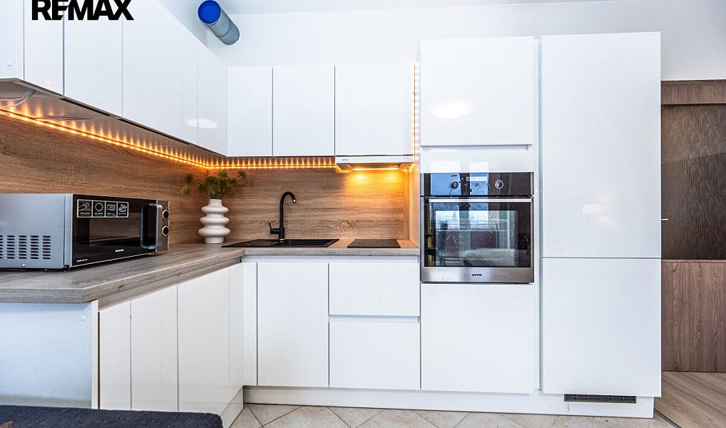 Pronájem bytu 1+kk 33 m², Praha – náhled fotky 2