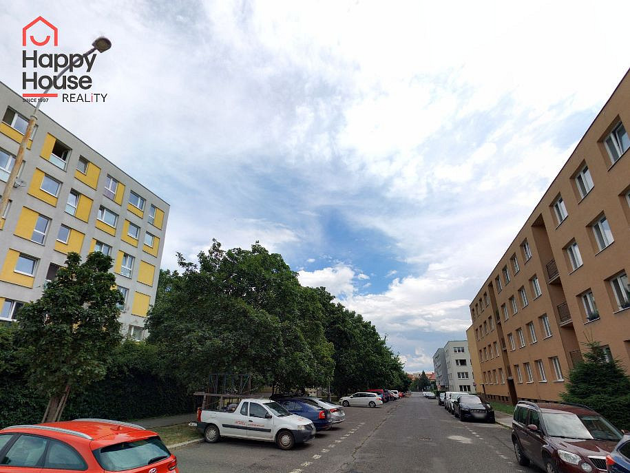 Pronajmeme garážové stání v 1PP, Praha 9, Kobylisy, ul Na Slovance – fotografie 3
