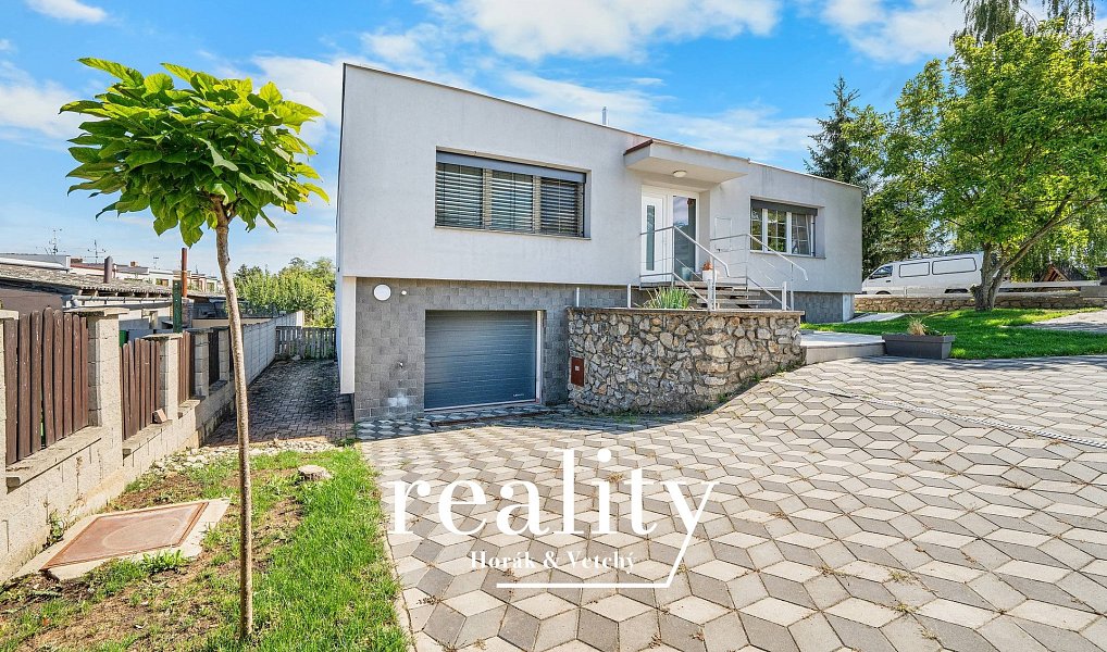 Prodej domu 292 m² s pozemkem 744 m², Práče – náhled fotky 2
