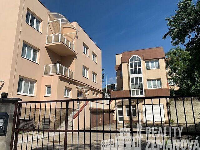Pronájem kanceláře 347 m²