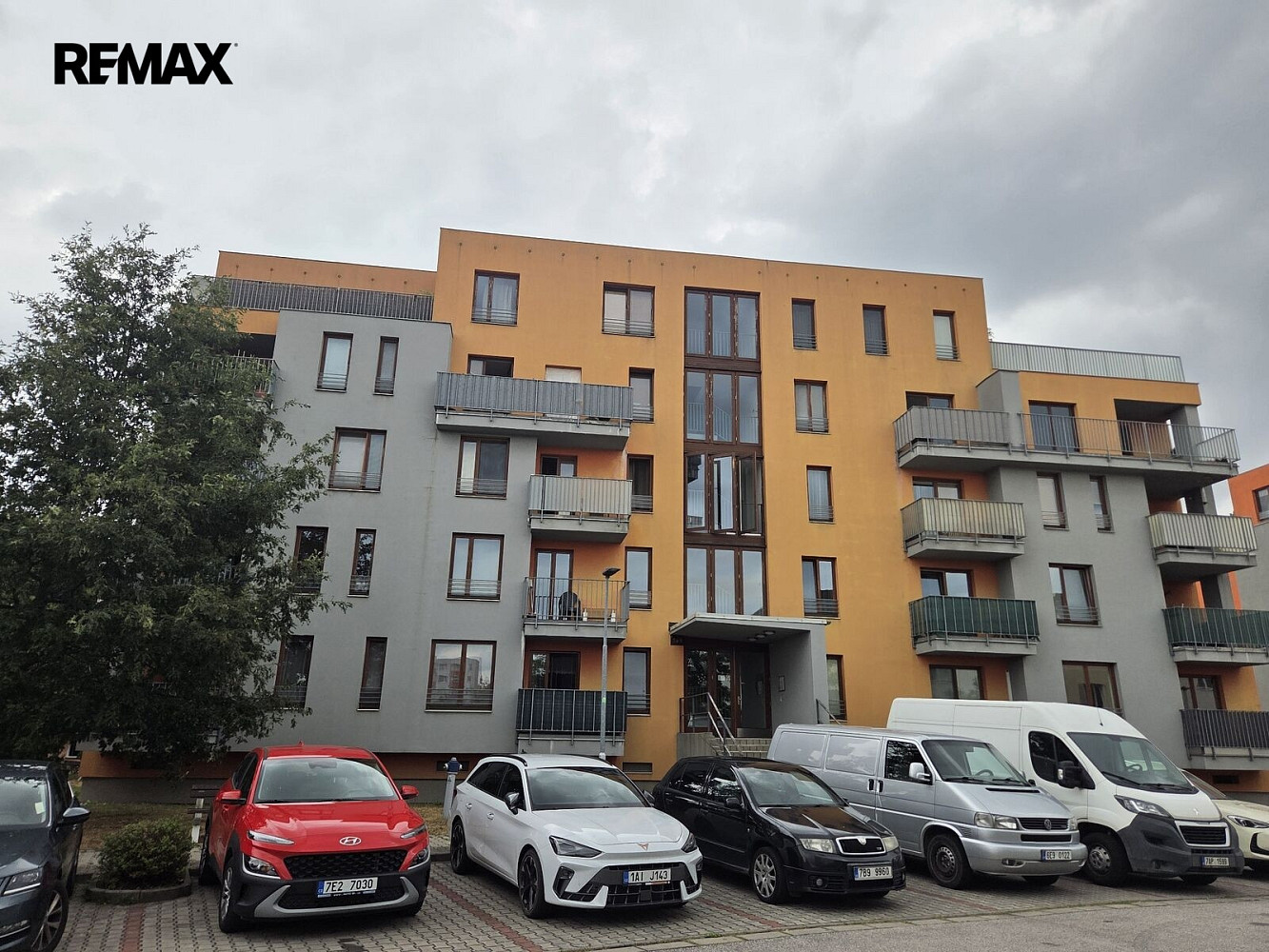 Prodej bytu s terasou (91 m²) a vnitřním parkovacím stání