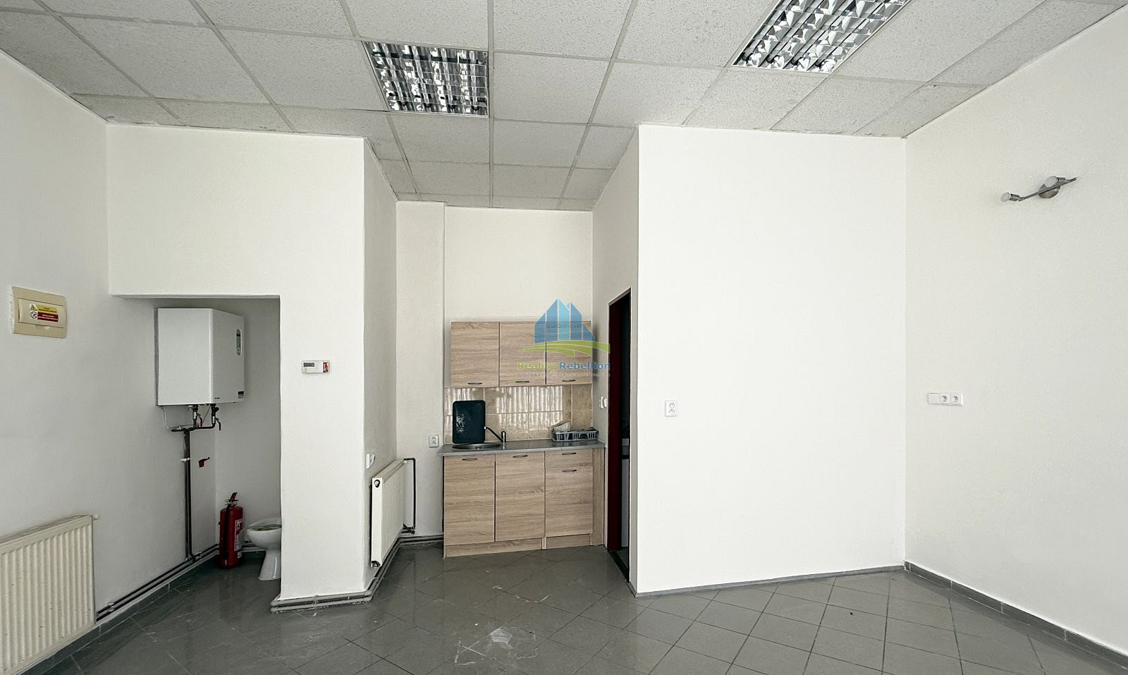 Pronájem obchodních prostor 32 m² – fotografie 2