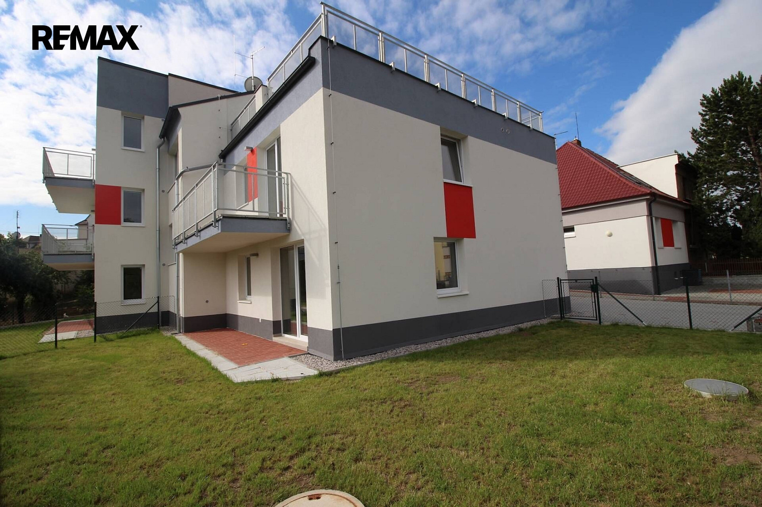 Pronájem bytu 2+kk 64 m² – fotografie 3