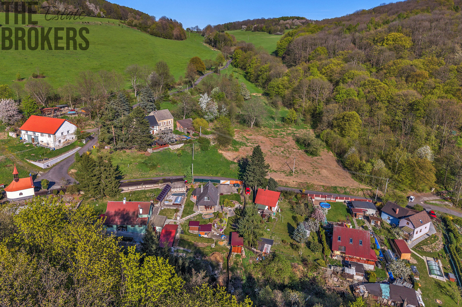 Prodej stavebního pozemku 1 718 m² – fotografie 2