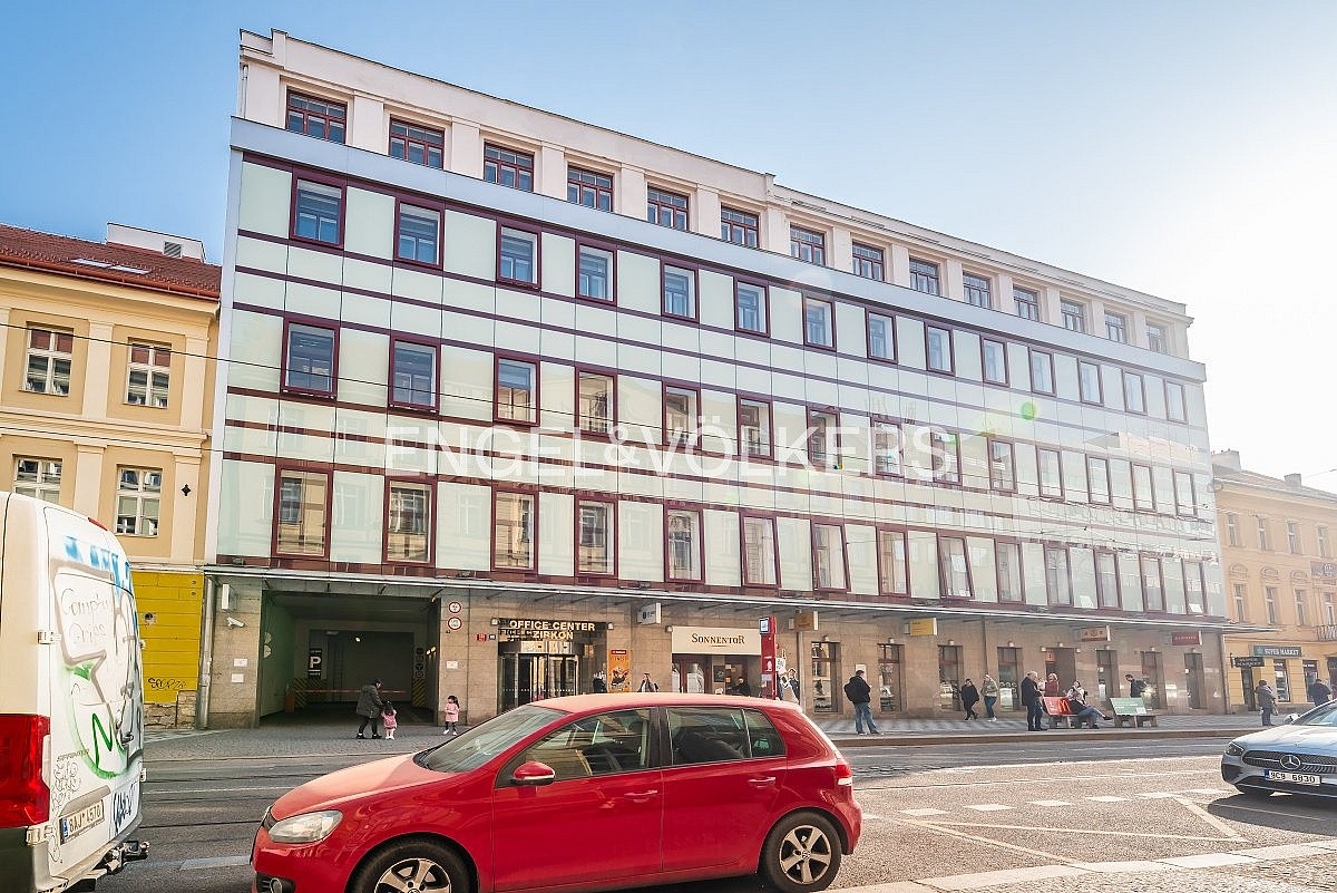 Pronájem kanceláře 1 499 m²