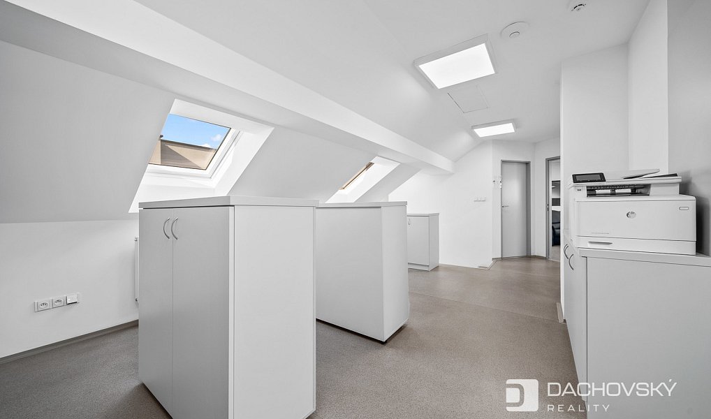 Prodej obchodních prostor 374 m², Pardubice – náhled fotky 44