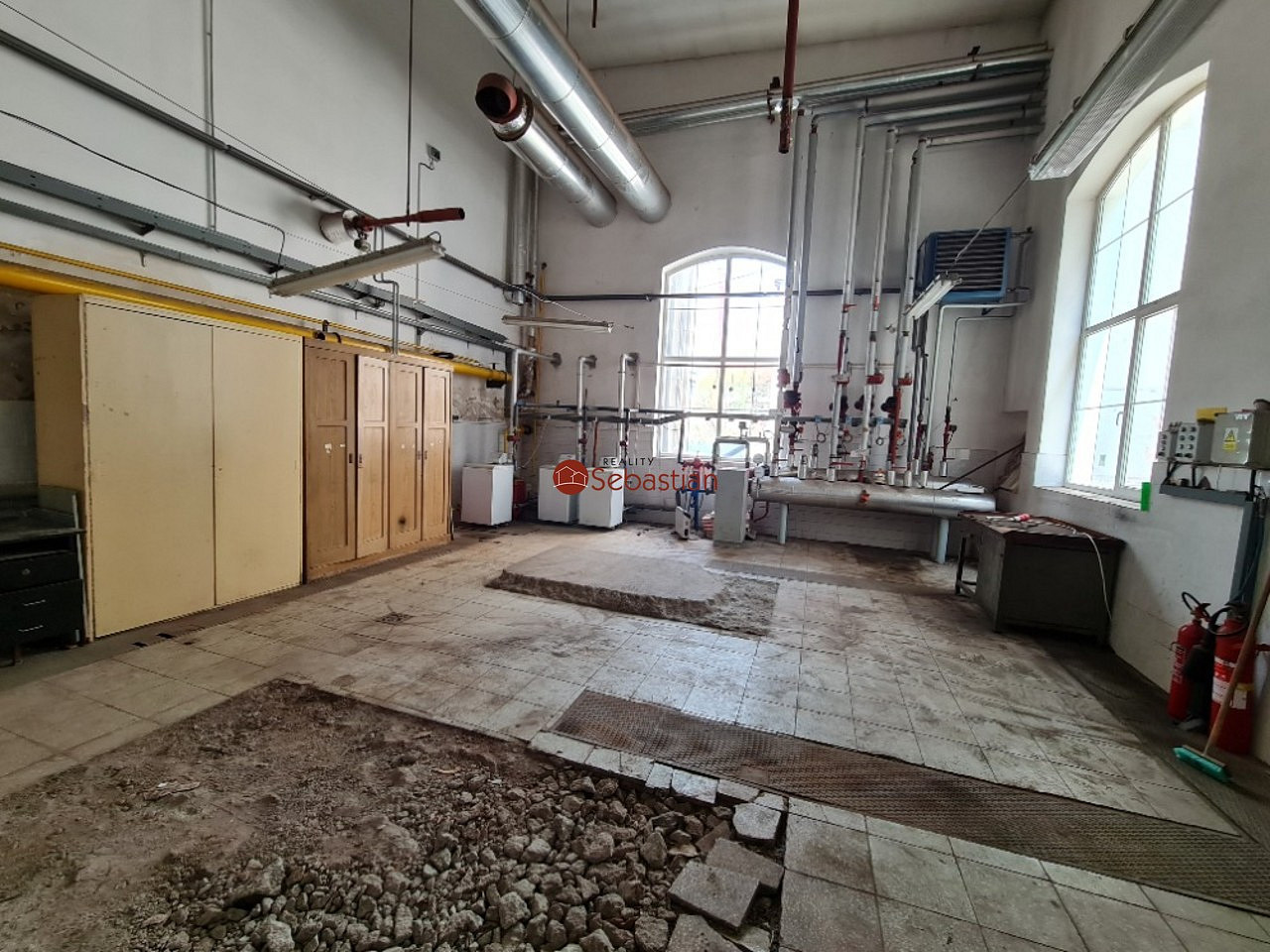 Pronájem komerčního objektu (jiného typu) 185 m² — photo 3